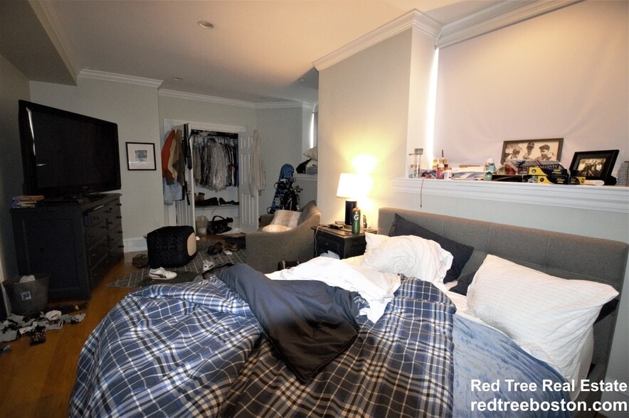 Building Photo - 55 Hobart St