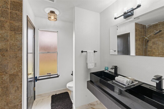 Building Photo - 2610 Hollymist Dr