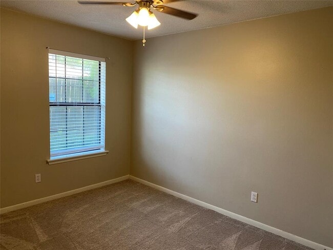 Building Photo - 3011 Sand Dr