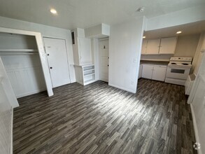 Building Photo - Studio Apartment in Clearfield!