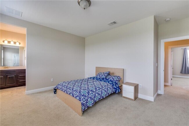 Building Photo - 16404 Aventura Ave