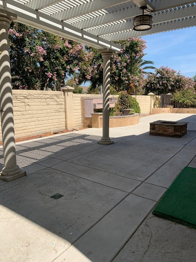 Building Photo - Gorgeous home in Patterson