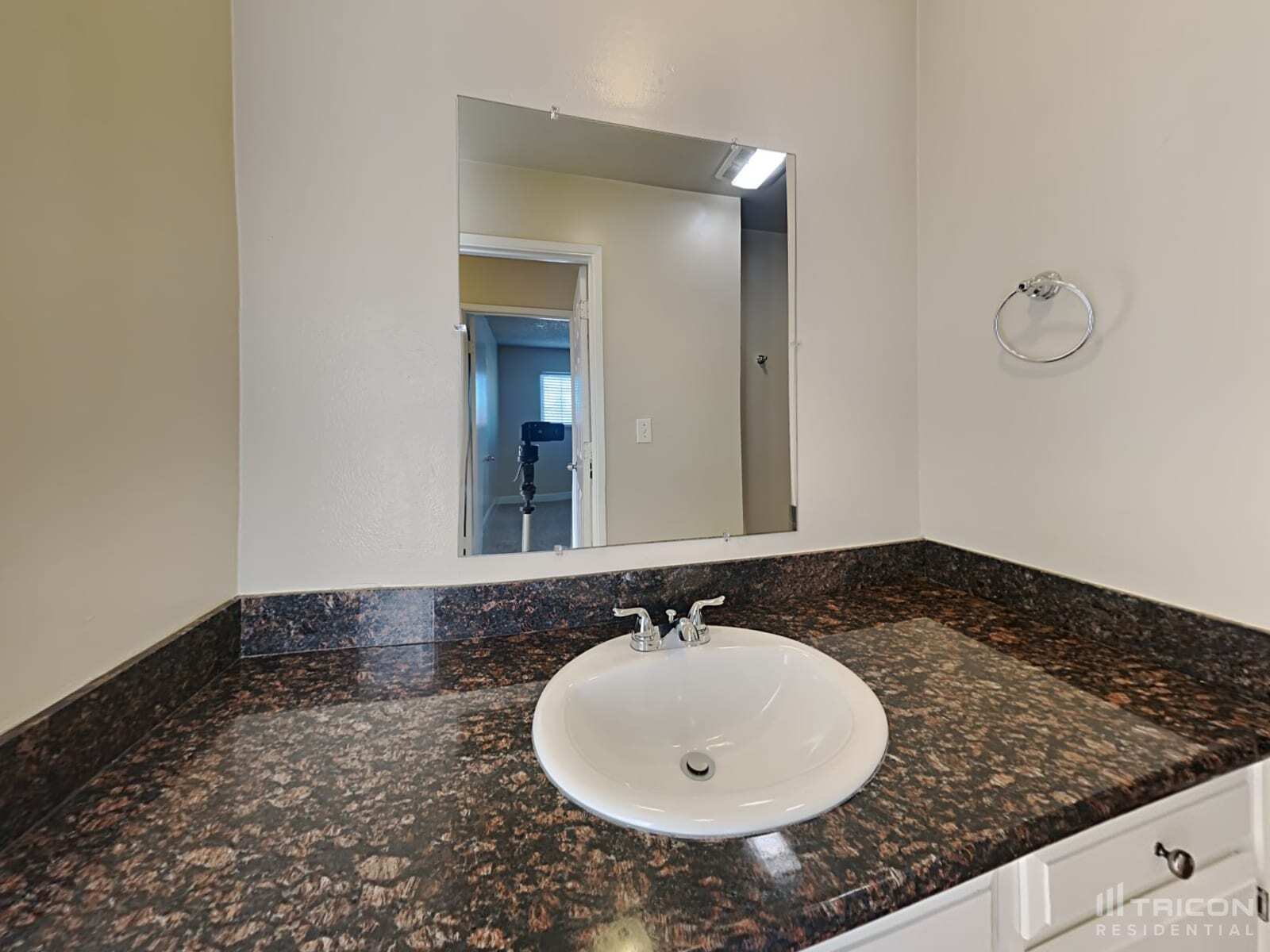 Building Photo - 62 S Lake Dr