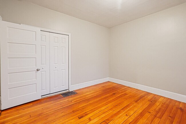 Building Photo - 381 Adams St