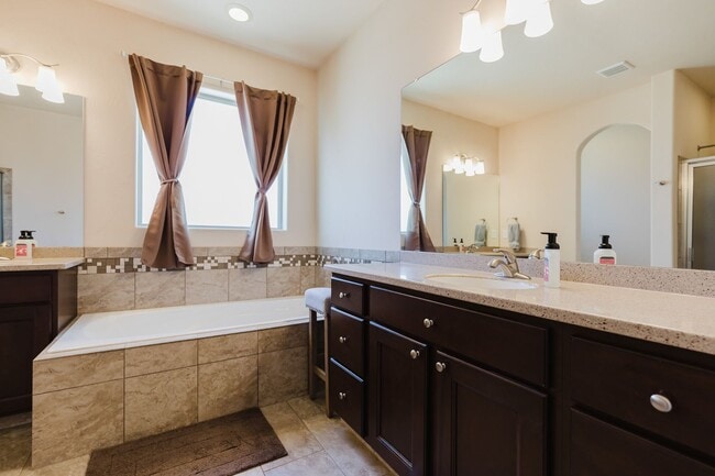 Building Photo - Meticulously kept 4 bedroom home with RV Parking/Hook ups