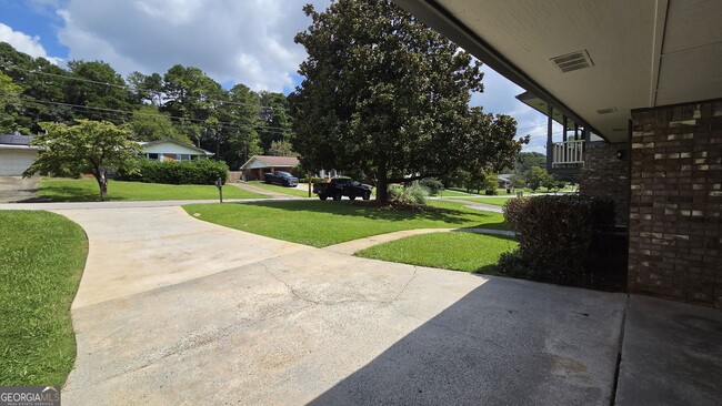 Building Photo - 715 Barnesdale Dr
