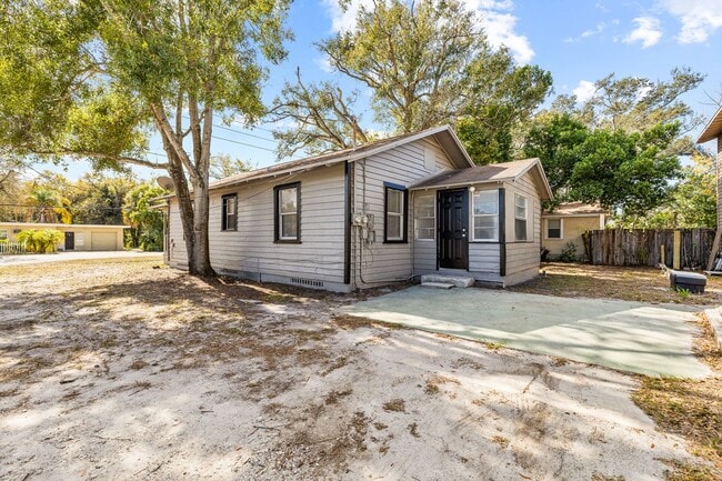 Building Photo - 1128 Belleair Rd