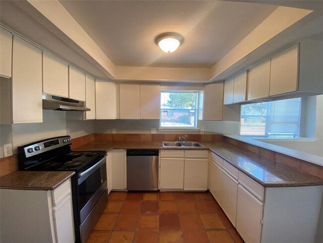 Building Photo - 14814 Croxton Dr