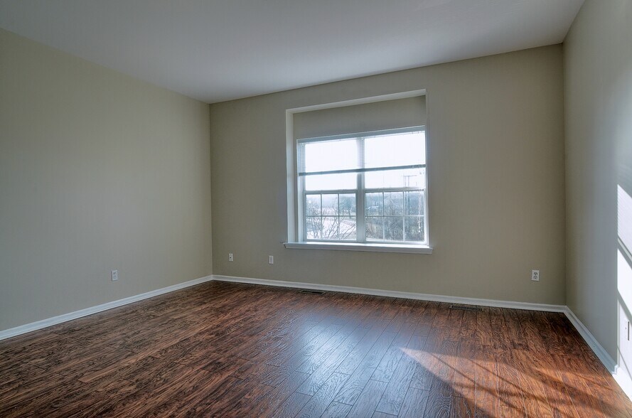 Building Photo - 2136 Knotty Pine