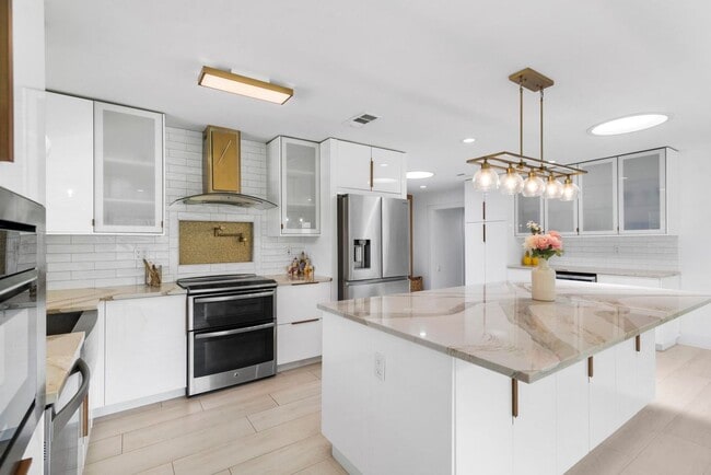 Building Photo - 5516 Colbright Rd