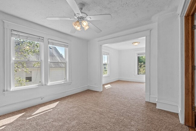 Building Photo - 3301 22nd Ave S