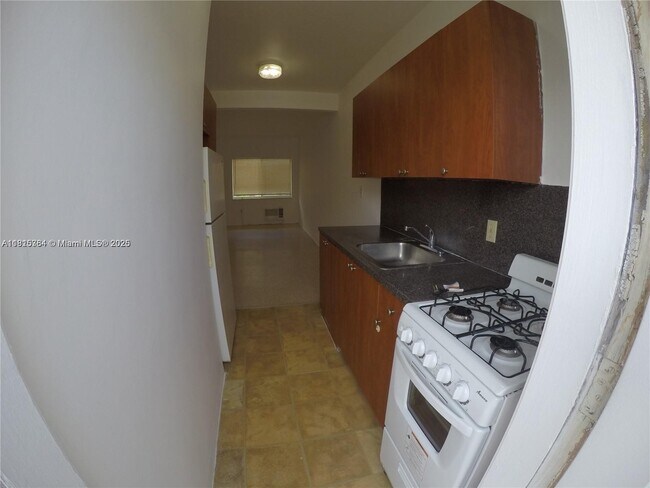 Building Photo - 835 83rd St