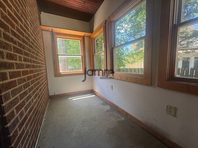 Building Photo - 17724 Hilliard Rd