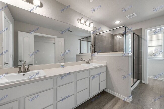 Building Photo - 3500 Cricket Dr