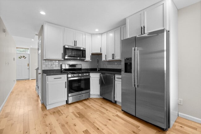 Primary Photo - 137 N Montford Ave