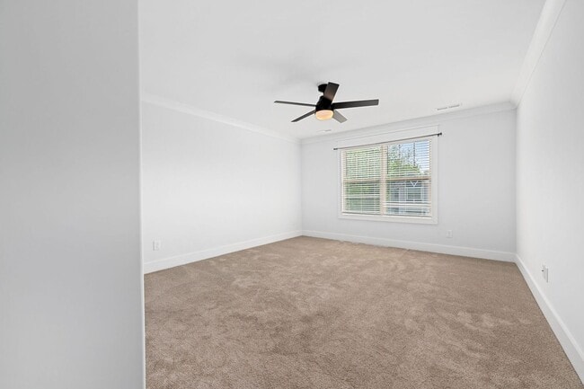 Building Photo - Lee Street B3