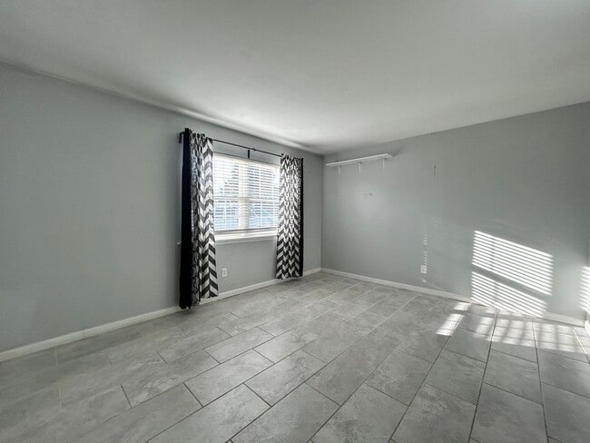 Building Photo - Charming 4-Bedroom Cul-de-Sac Home in Virginia Beach "ASK ABOUT OUR ZERO DEPOSIT"