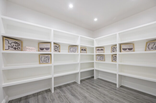 Building Photo - 517 N Camden Dr