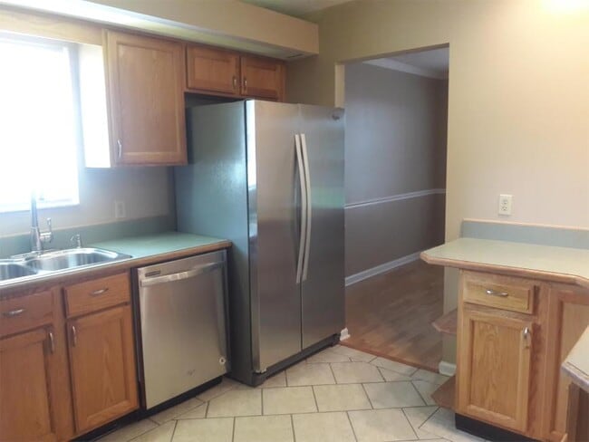 Building Photo - 3 bedroom in Jacksonville FL 32210