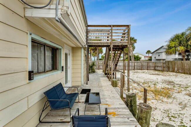 Building Photo - 1402 Via De Luna Dr