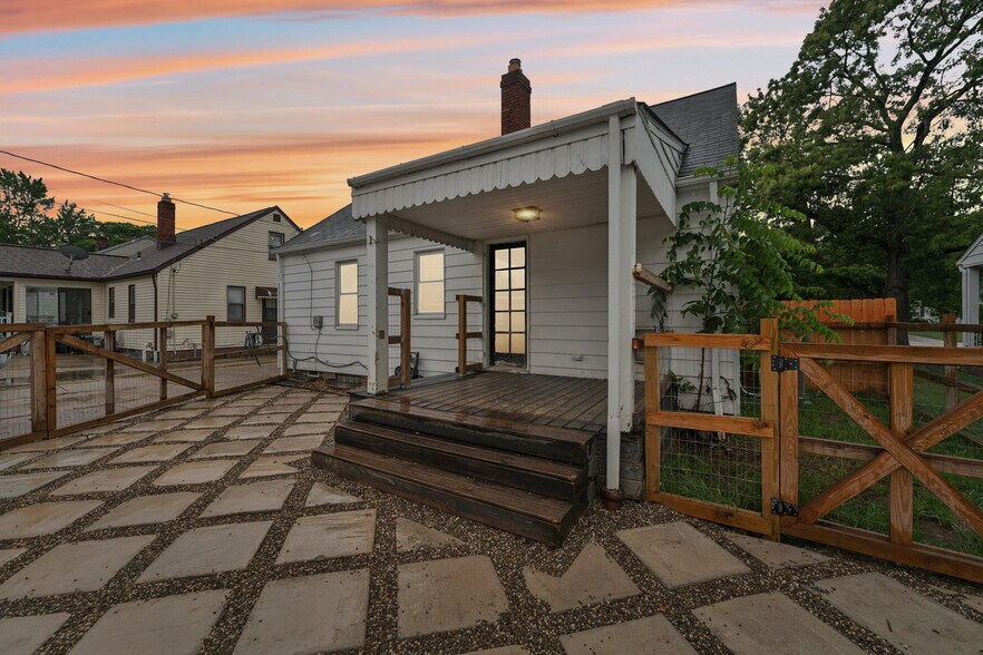 back deck - 1639 Harwich Rd