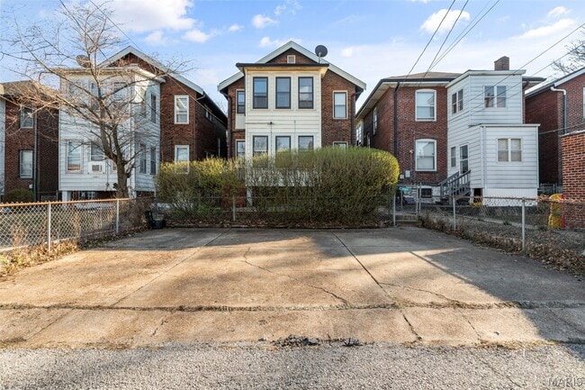 Building Photo - 4989 Tholozan Ave