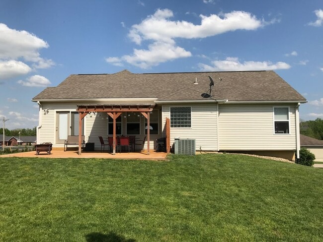 Building Photo - 449 Poplar St