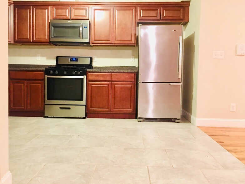 Building Photo - 270 S 20th St