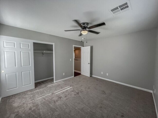 Building Photo - Stunning 5-Bedroom Home in Gated Community...