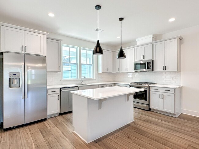 Building Photo - 258 Symphony Ave