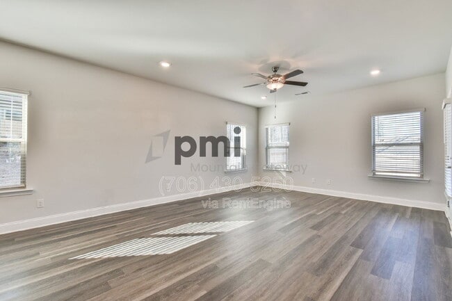 Building Photo - 247 Magnolia Villas Dr