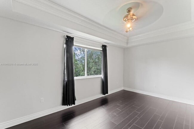 Building Photo - 1110 NE 1st Ave