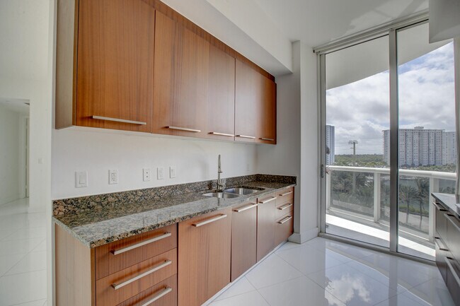 Building Photo - 15901 Collins Ave