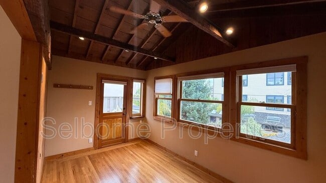 Building Photo - 4174 Howe St