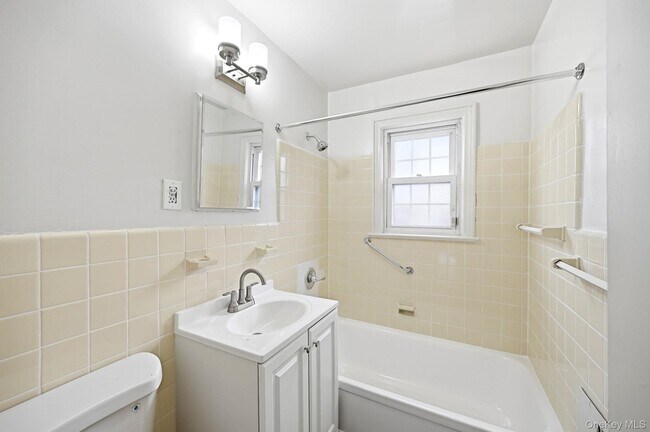 Building Photo - 61 Davis Ave