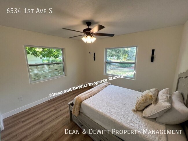 Building Photo - 6534 1st Ave S