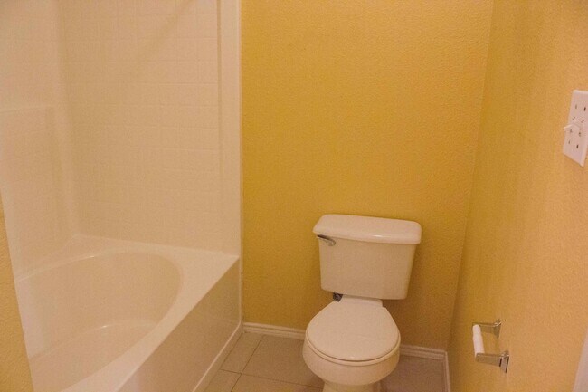 Building Photo - 7212 Park Creek Cir W