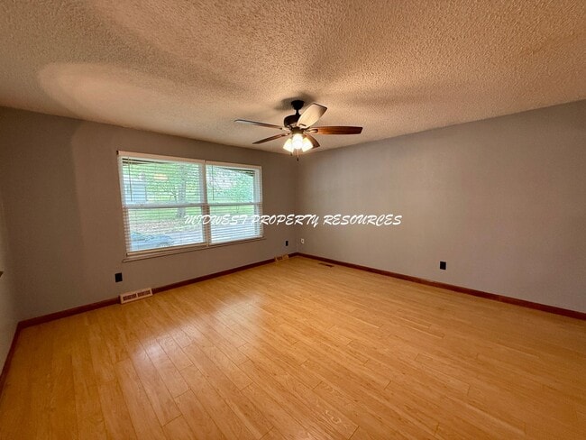 Building Photo - Amazing 3 Bedroom Home!