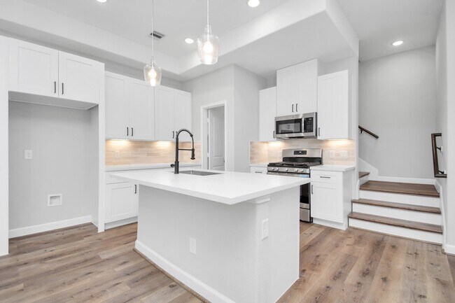 Building Photo - 2333 Hoskins Dr