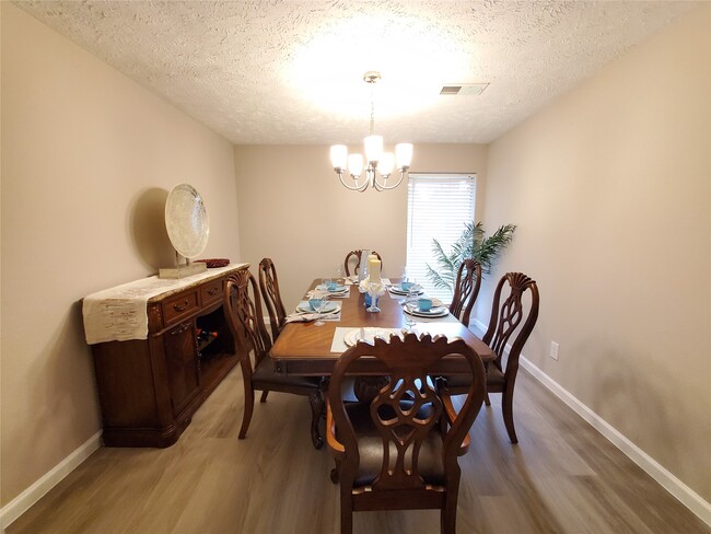 Building Photo - 2518 Sage Brush Ln