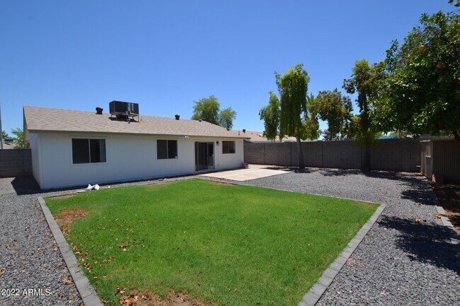 Building Photo - 2206 W Silvergate Dr