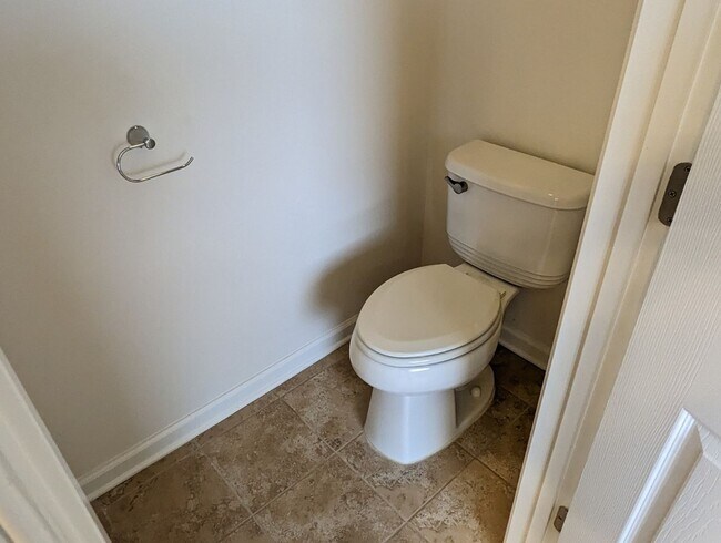 Building Photo - Gorgeous 3 level townhouse in North Potoma...
