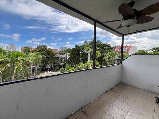 Building Photo - 6886 N Kendall Dr