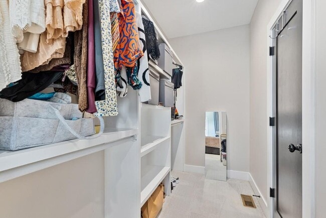 Building Photo - 2356 Mason Dr