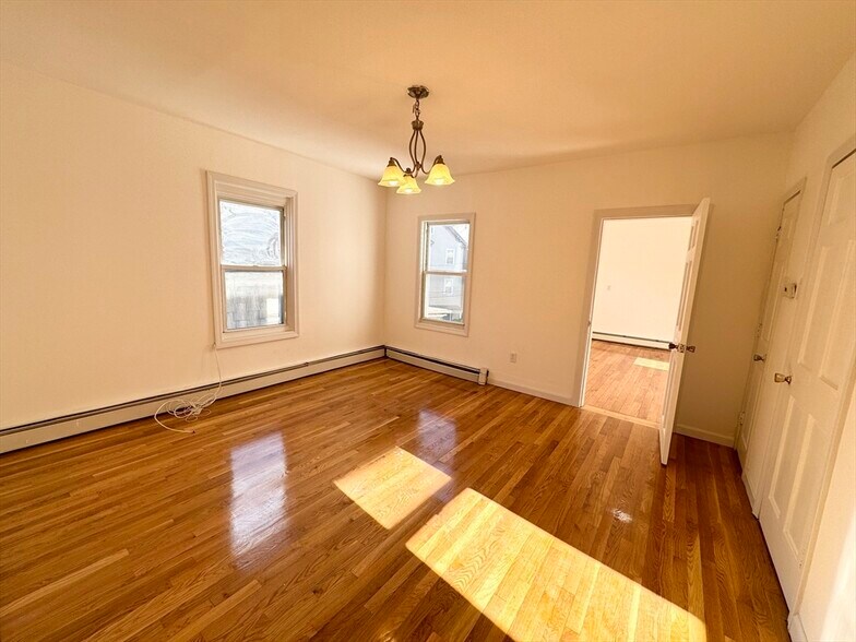 Building Photo - 49 Chestnut Ave