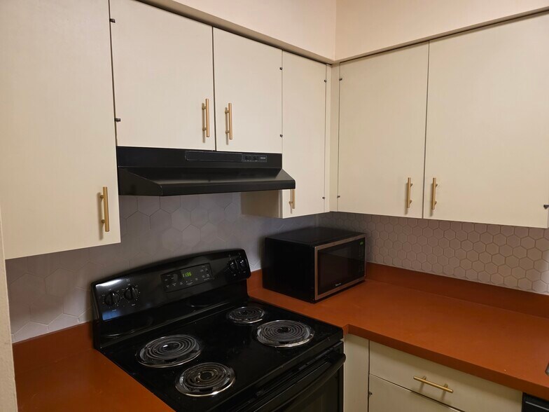 Building Photo - 1006 Russell Blvd