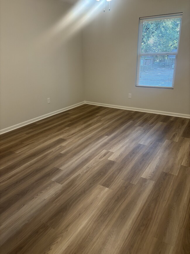 Building Photo - 457 Fernhill Cove