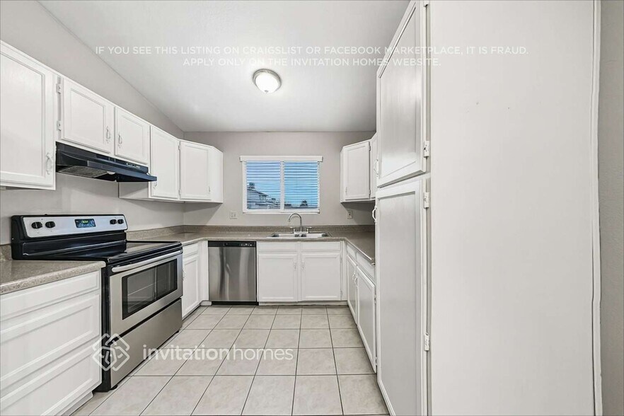 Building Photo - 1615 W Curry Dr
