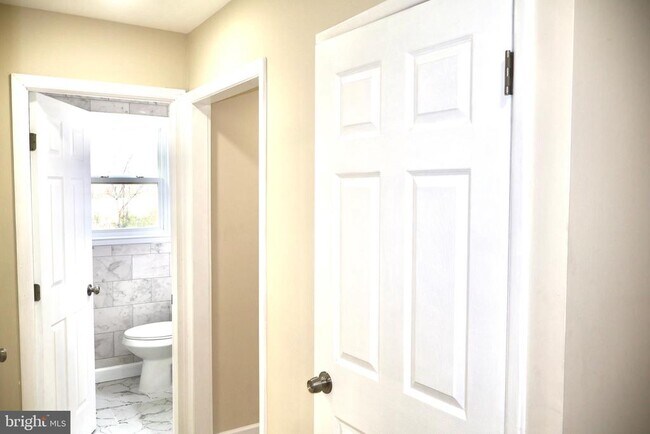 Building Photo - 147 Deacon Rd