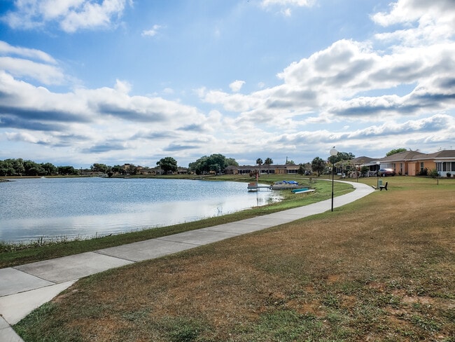 Building Photo - 4741 Club Cir